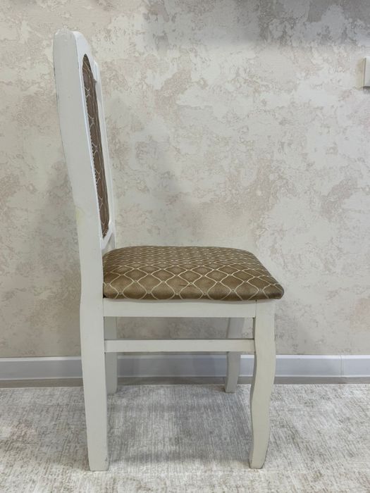 Стулья белые 4 штуки