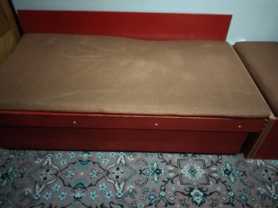 Кровать детская. Размер 200 см на 85 см. Высота 35 см.