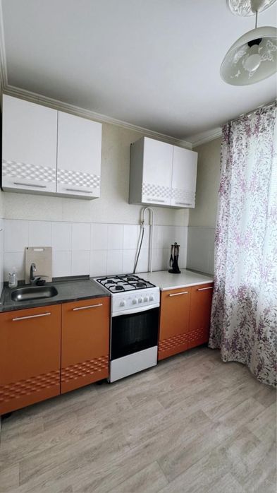 сдам посуточно 11 мкр 1 ком