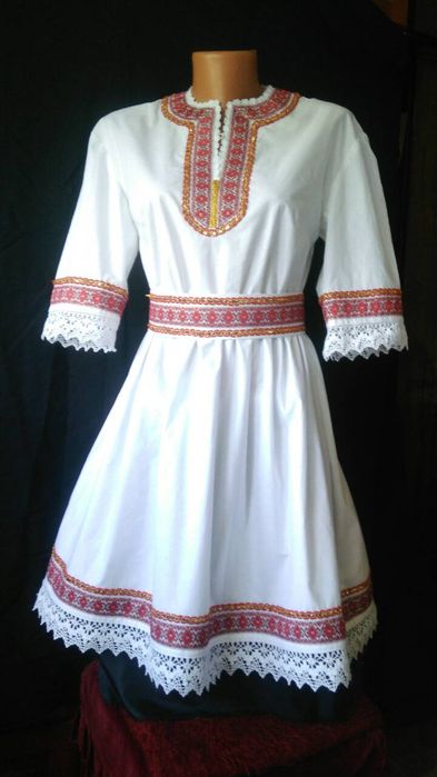 Дамска рокля с шевици