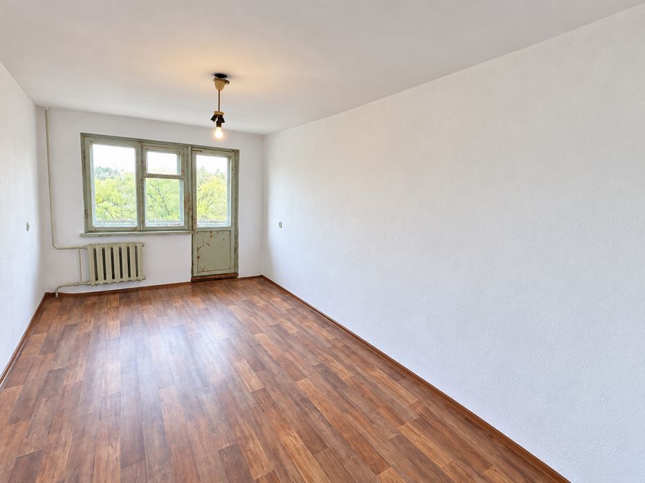 Продам двухкомнатную квартиру Айманова 33