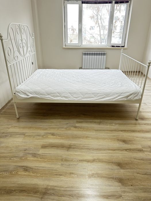 Продам кровать с матрасом