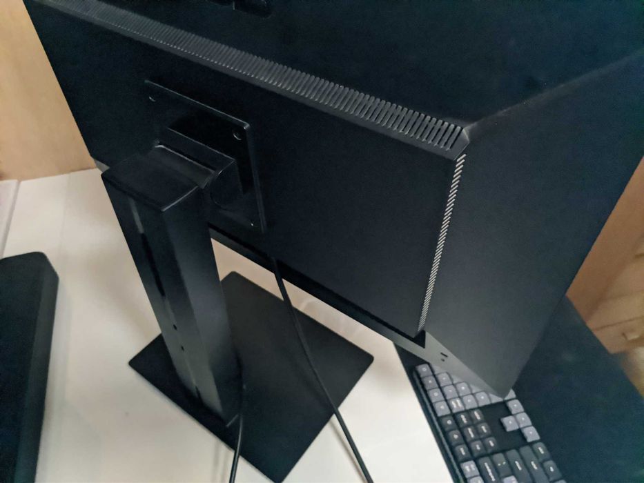 ASUS 27" 4K Ultra HD монитор