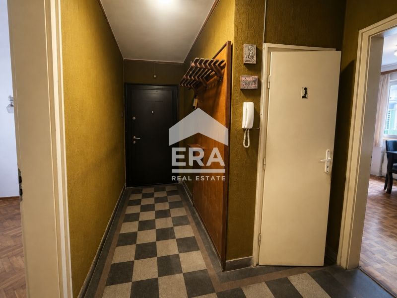 Четиристаен ексклузивен апартамент за продажба, в тухлена сграда, в съ
