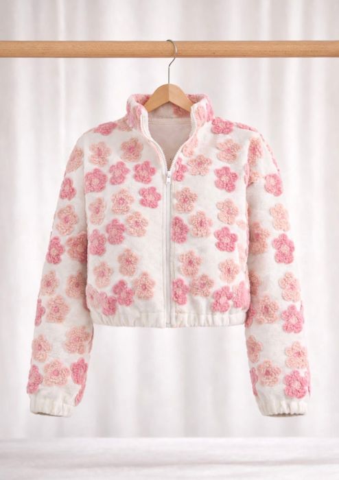 Еднакви пролетни якенца за майка и дъщеря