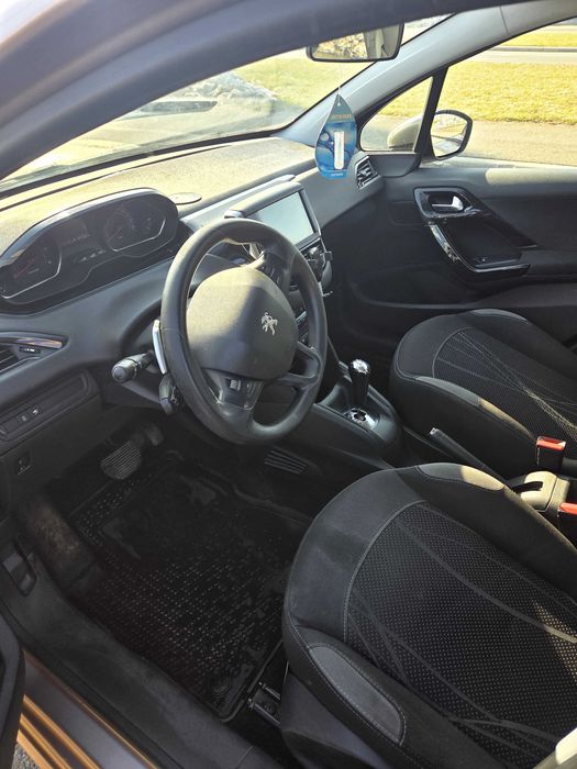 De vanzare peugeot 208
