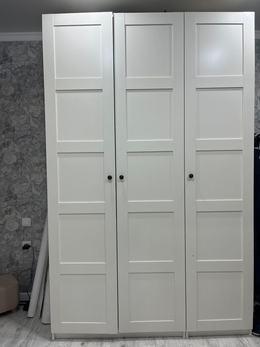 Шкаф и тумба с зеркалом