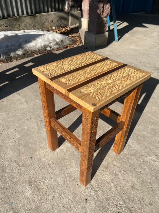 Табуретка для дачи или дома