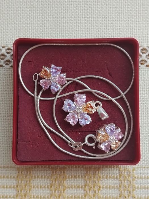 Set din argint cu lănțișor, cercei si pandantiv noi