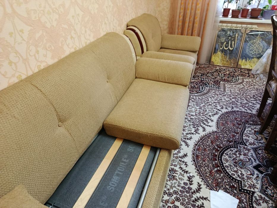 Раскладной диван и две кресла