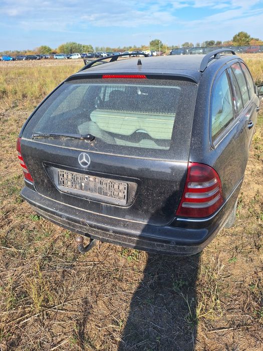 Dezmembrez mercedes c class w203