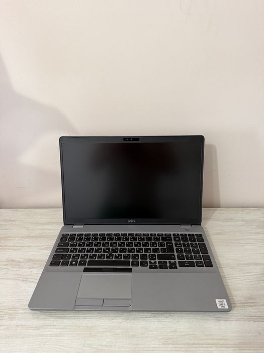 Лаптоп: Dell Latitude 5510 / неразличим от нов