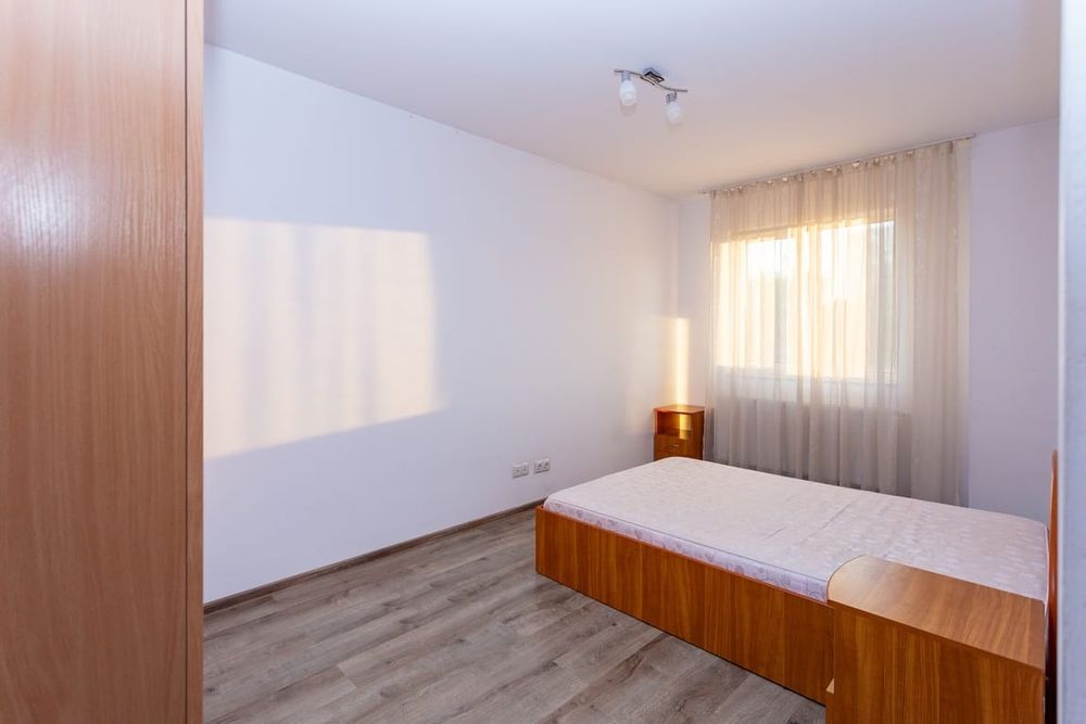 Inchiriez apartament Str Corneliu Coposu