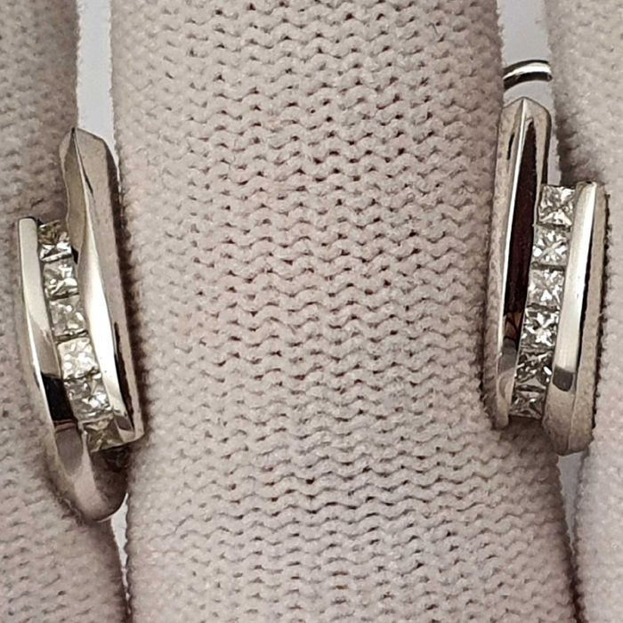 cercei aur alb 14k cu 0.75ct diamante naturale princess