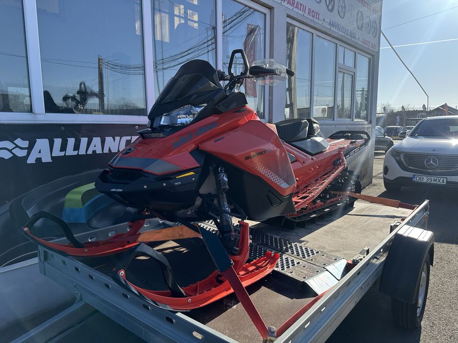 Snowmobil SKI-DOO SUMMIT X TNKN 123kw cu turbo