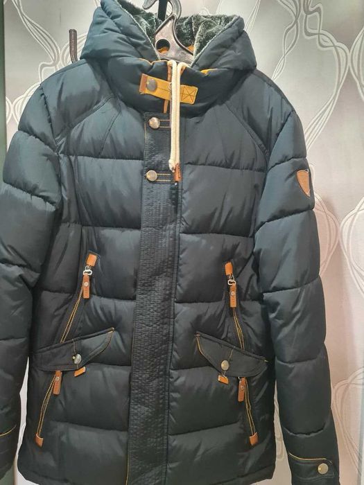 Срочно продаётся вещий для мальчиков.