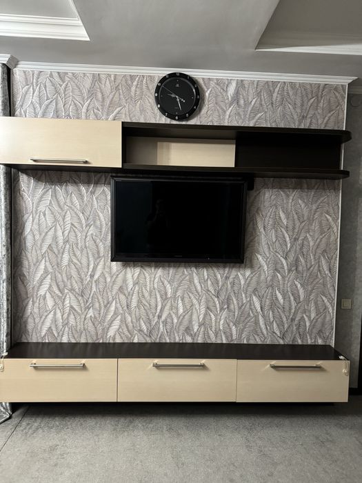 Продам полки под телевизор