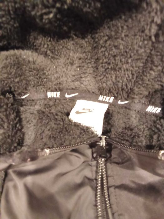 Суитшърт Nike, M-  23 евро.