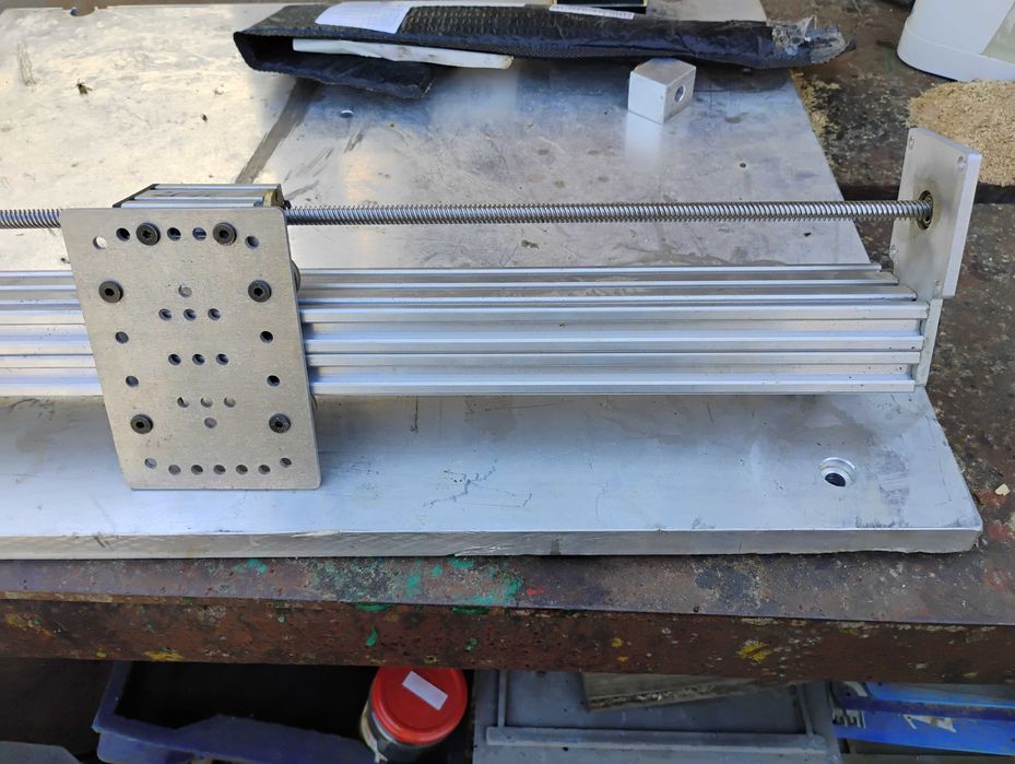 Axa pentru constructie CNC