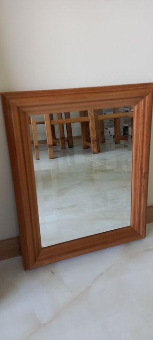 Красиви огледала с рамки от масивна дървесина