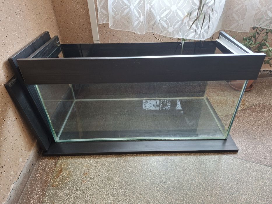 Vând acvariu 140 l si filtru extern Oase biomaster 600