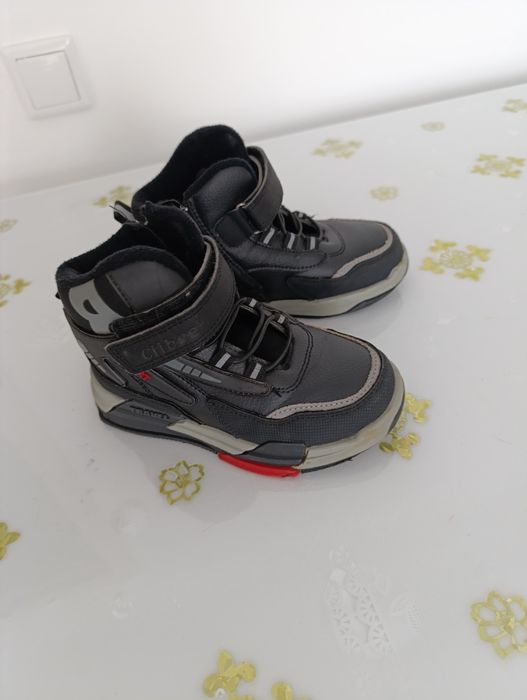 Продам ботинки..