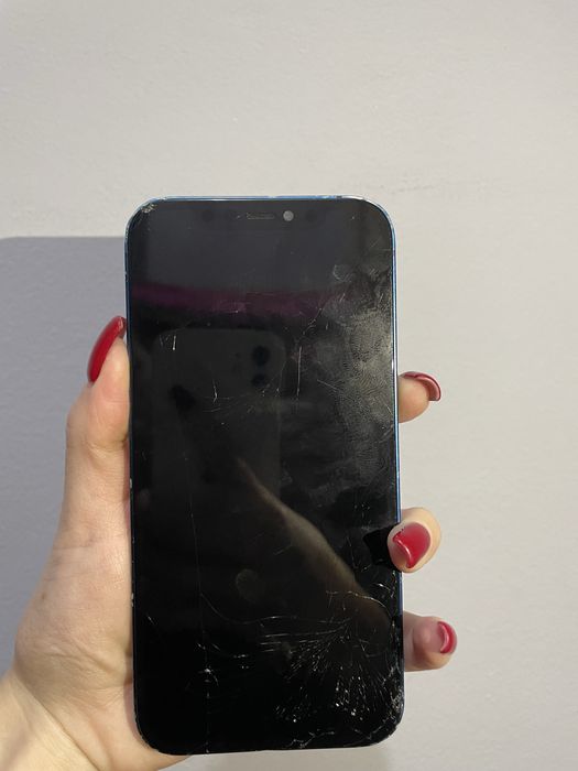 iPhone 12, 128 GB. Face ID толық істейді. Батареясы — 76%.