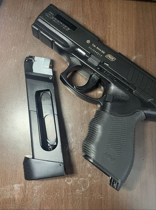 Pistol airsoft CO2