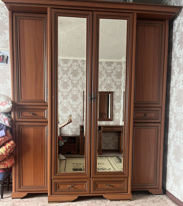 Продам гарнитур.