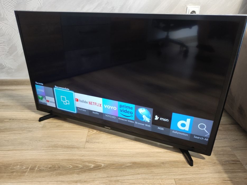 Televizor Samsung Smart TV 105 cm