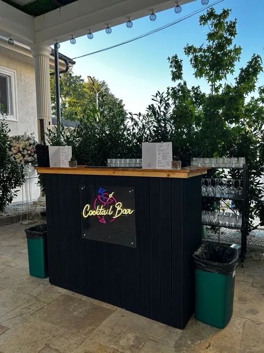 Cocktail bar mobil - tort de shoturi GRATIS