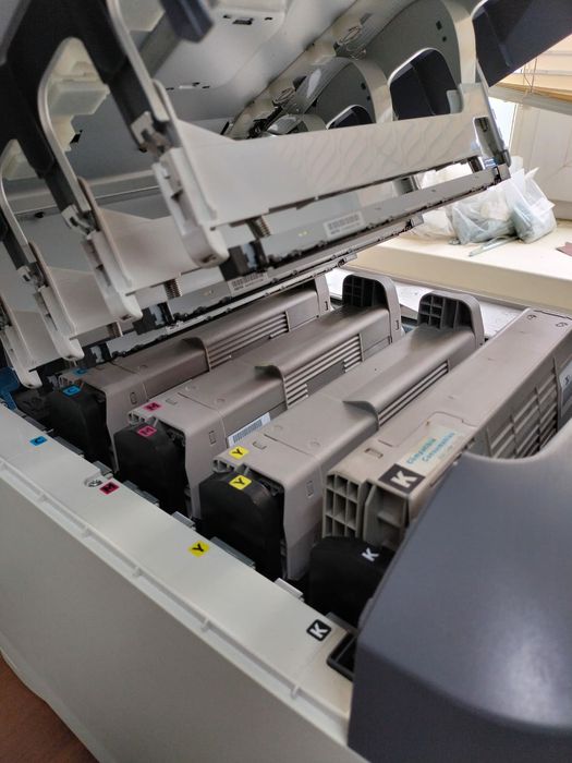 Цветной лазерный принтер OKI C711