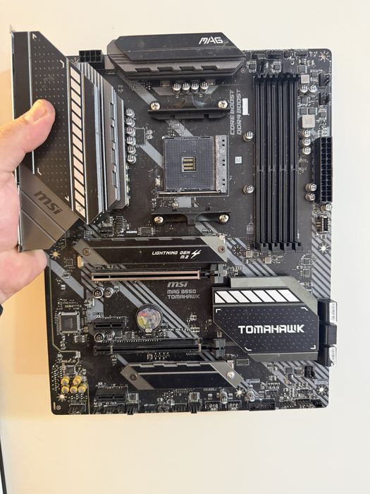 Placa  de baza MSI MAG B550 TOMAHAWK AM4 ATX Motherboard