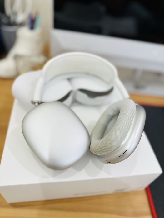 AirPods max silver