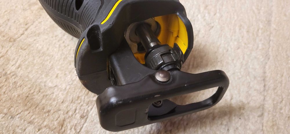 DeWALT  DCS382 Fierăstrău tip  sabie  ca nou  se vinde fara acumulator 750 lei