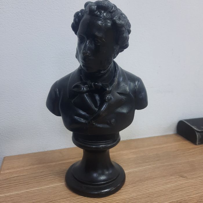 Часы и Статуэтки КАСЛИ