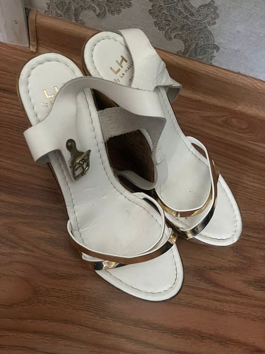 Босоножки на высокой платформе