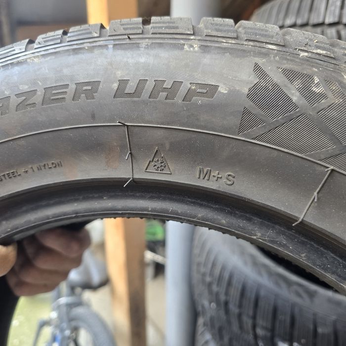 Продавам гуми  зимни  225/55/R16 Нови