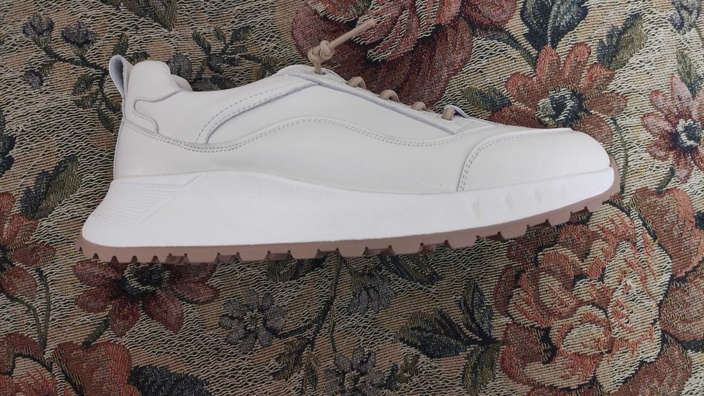 Продам кроссовки кожа GLOMALI