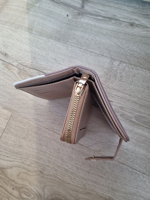 Дамско Портмоне - ново