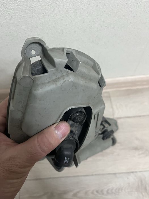 Продам левый противотуманник