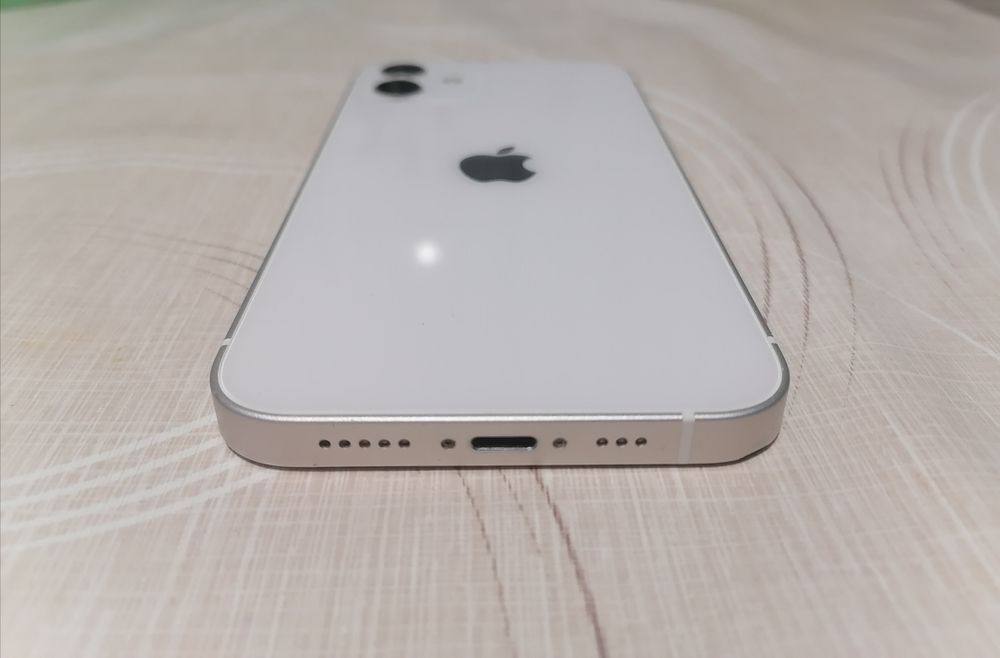 iPhone 12, 64 GB, White с гаранция