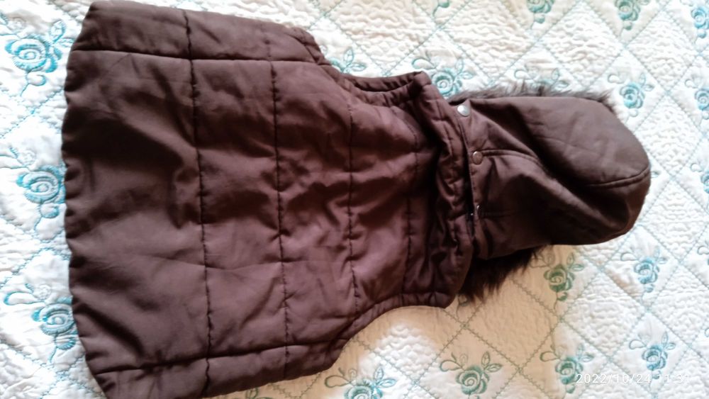 Продавам детски елек със сваляща се качулка