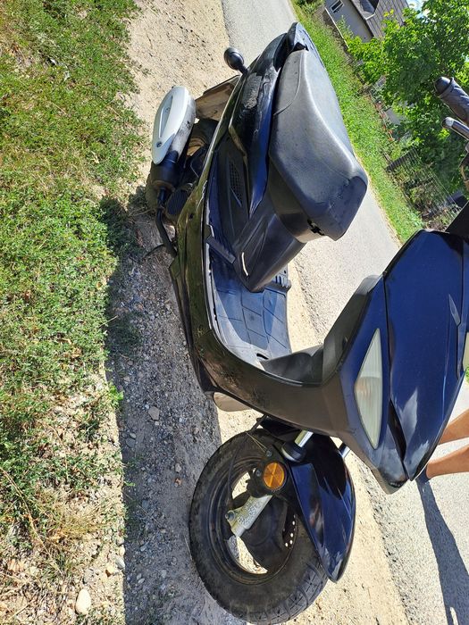 Vând scuter 49cc