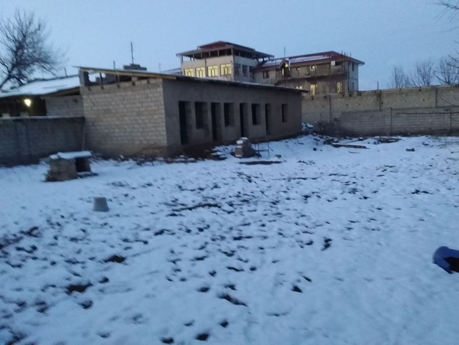 6 sotx uchastka sotiladi