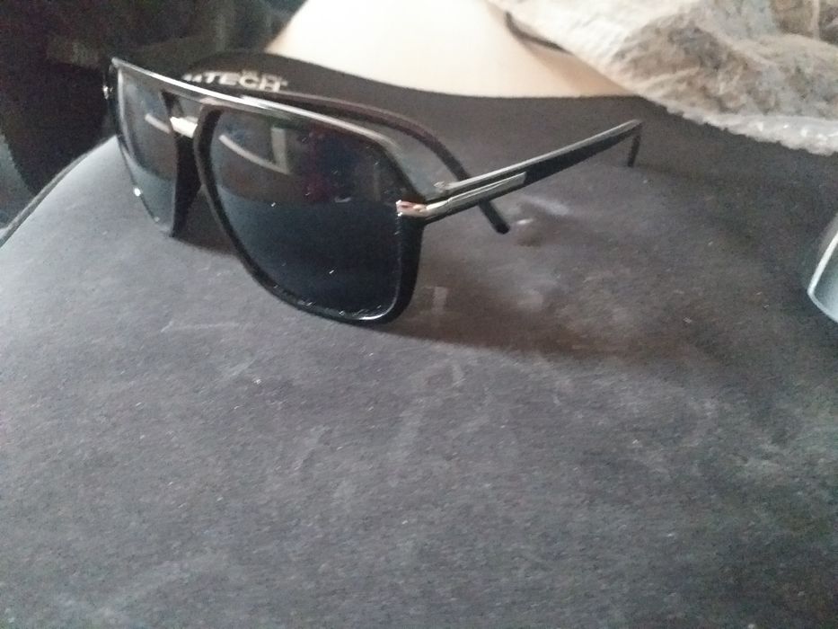 тёмные,солнечные очки