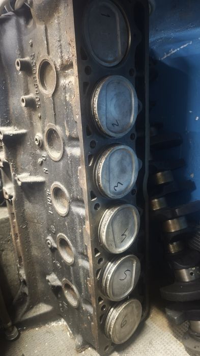 Блок jeep 4.0 с поршнями в хорошем состоянии