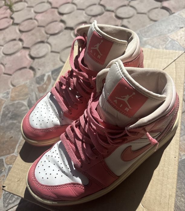 Jordan pink high