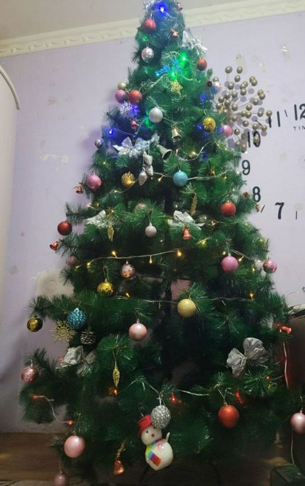 Цена низкая  до 4 января Ёлка 2.50м+со всеми украшениями и не только