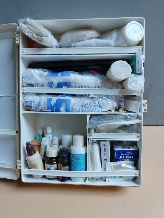 Аптечка домашна, битова